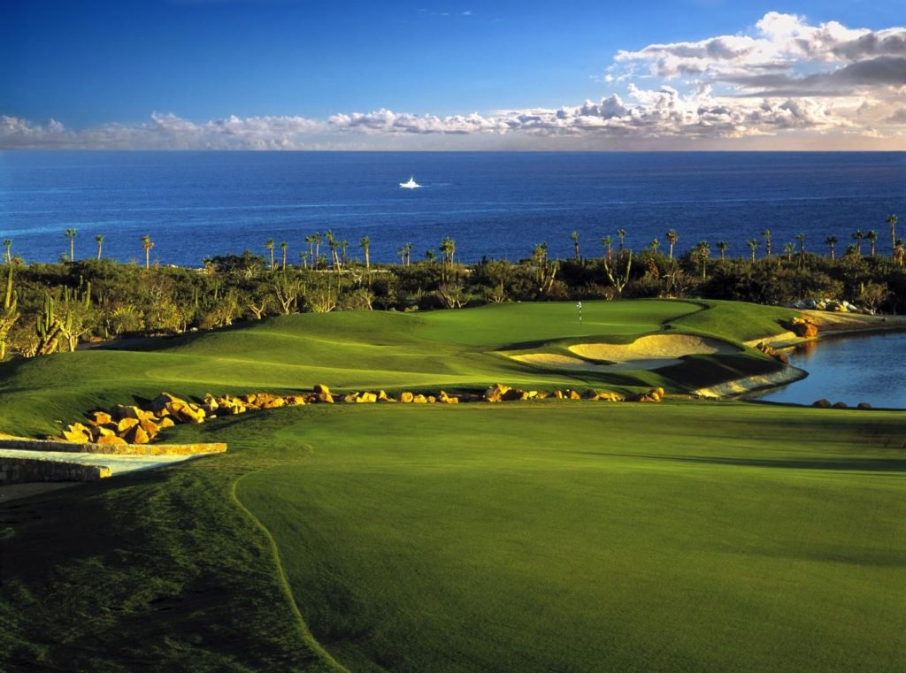 Picture of oceanfront golf course | Ultimate Guide to San Jose del Cabo